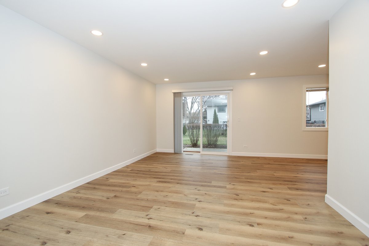 1122 Danvers Court, Schaumburg, IL 60193