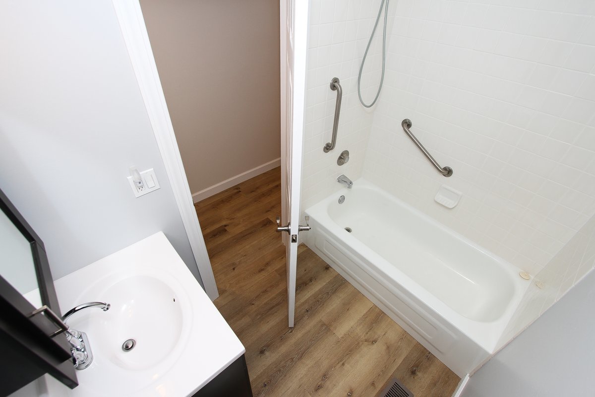 1122 Danvers Court, Schaumburg, IL 60193