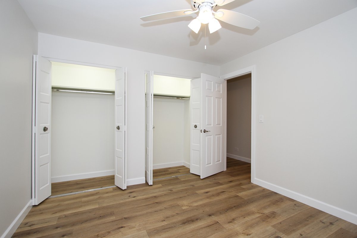 1122 Danvers Court, Schaumburg, IL 60193