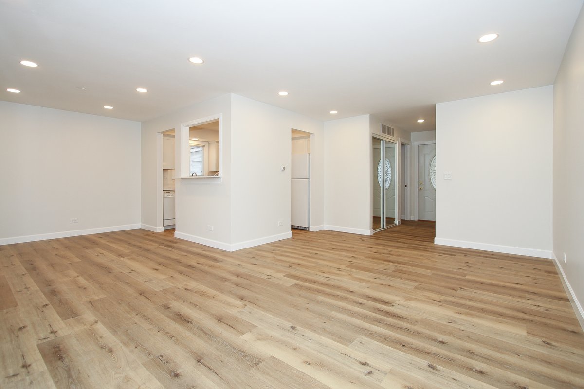 1122 Danvers Court, Schaumburg, IL 60193