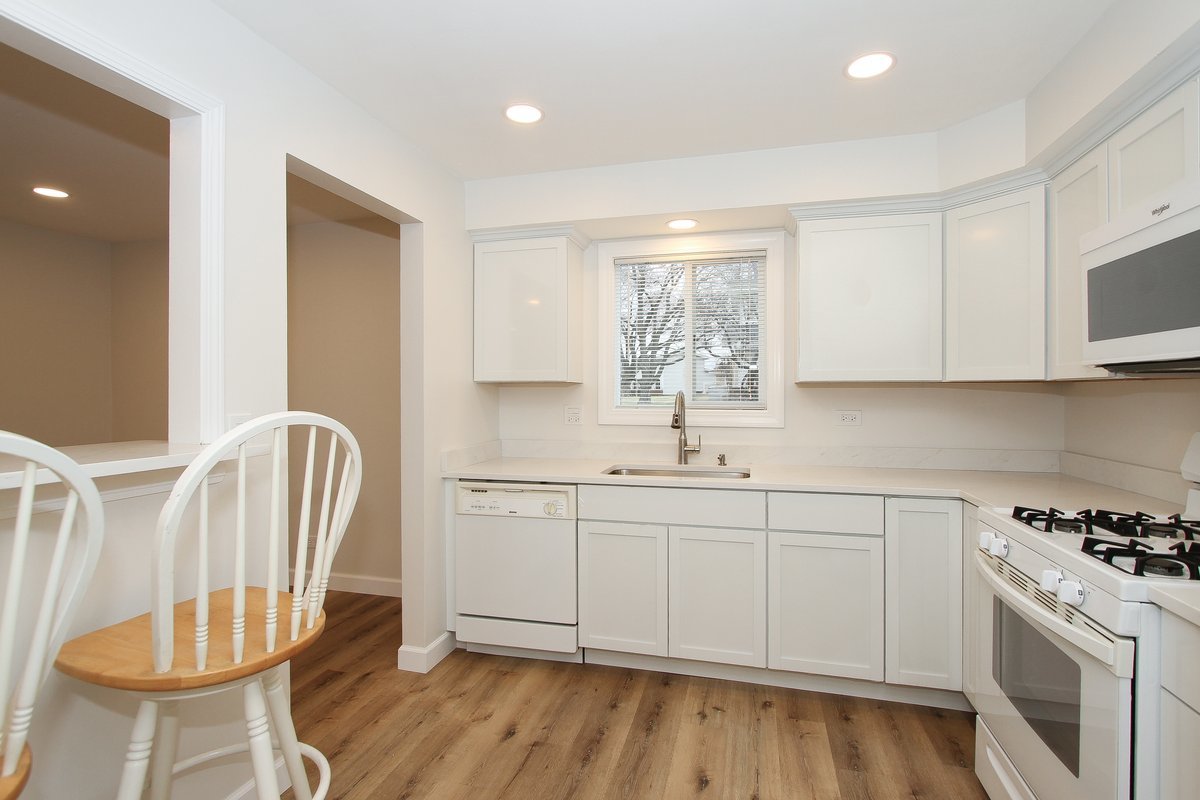 1122 Danvers Court, Schaumburg, IL 60193