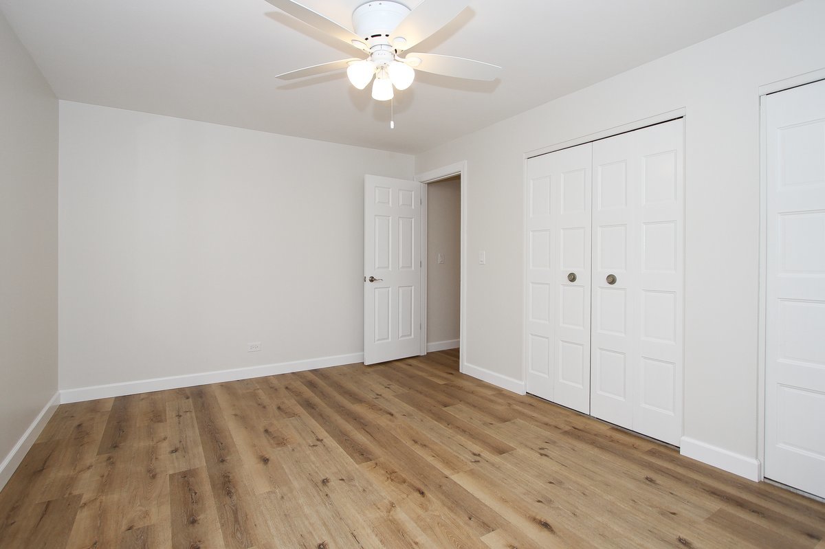 1122 Danvers Court, Schaumburg, IL 60193