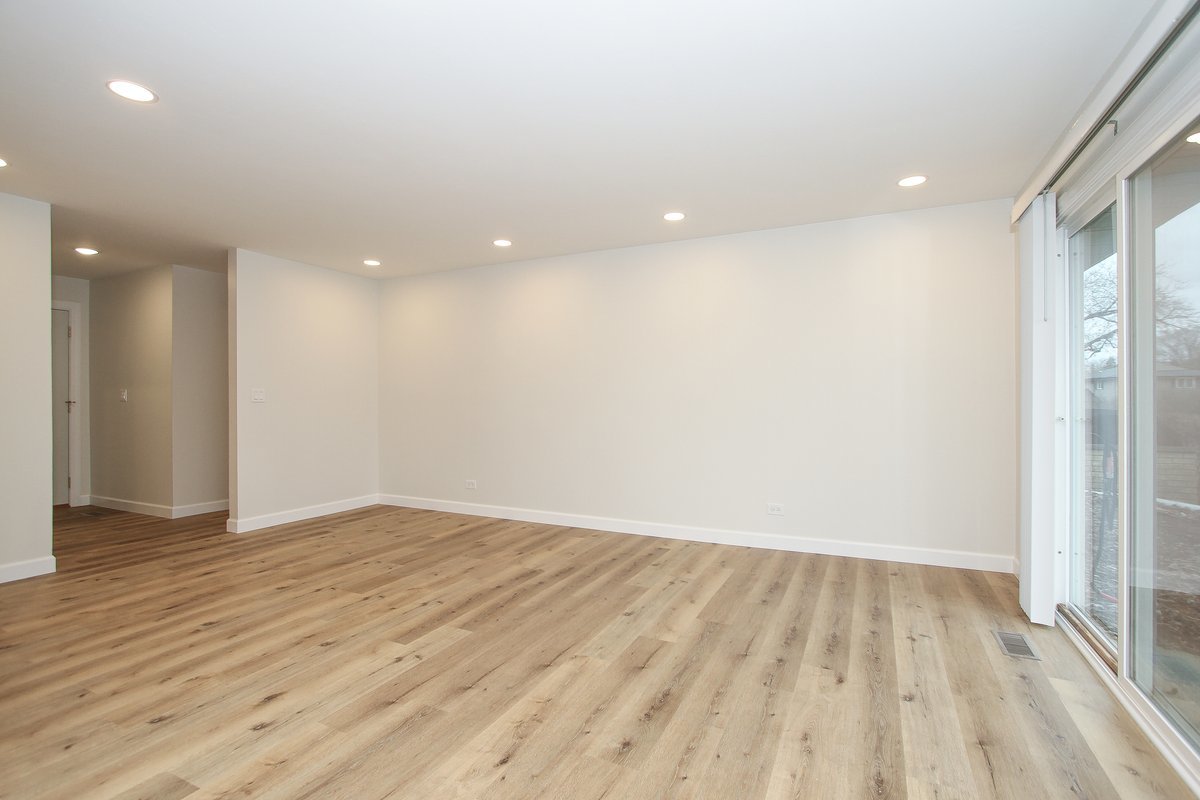 1122 Danvers Court, Schaumburg, IL 60193