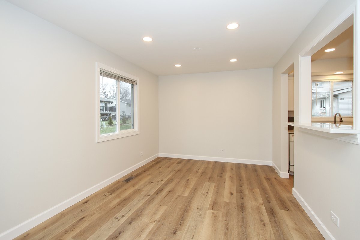 1122 Danvers Court, Schaumburg, IL 60193