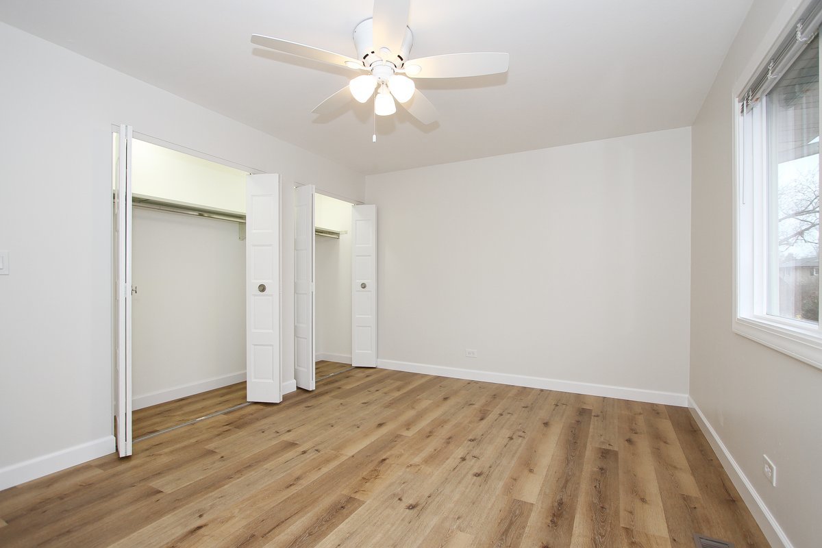 1122 Danvers Court, Schaumburg, IL 60193