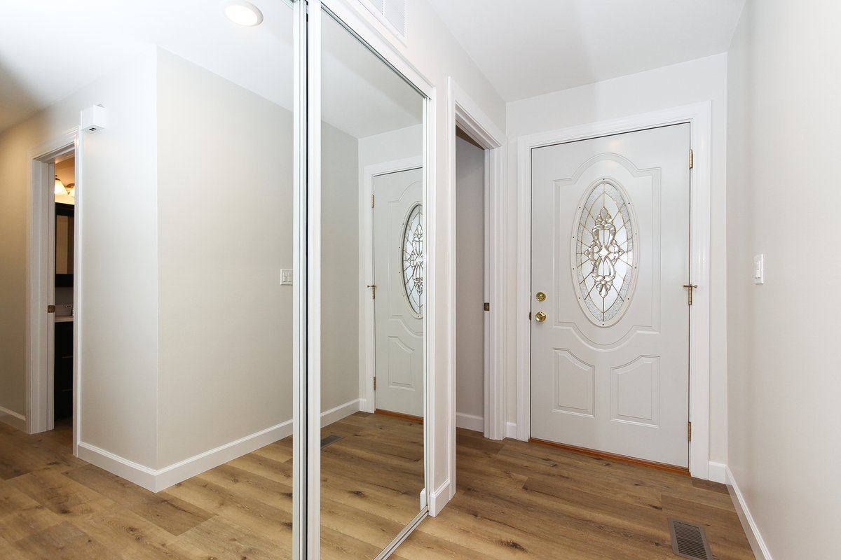 1122 Danvers Court, Schaumburg, IL 60193