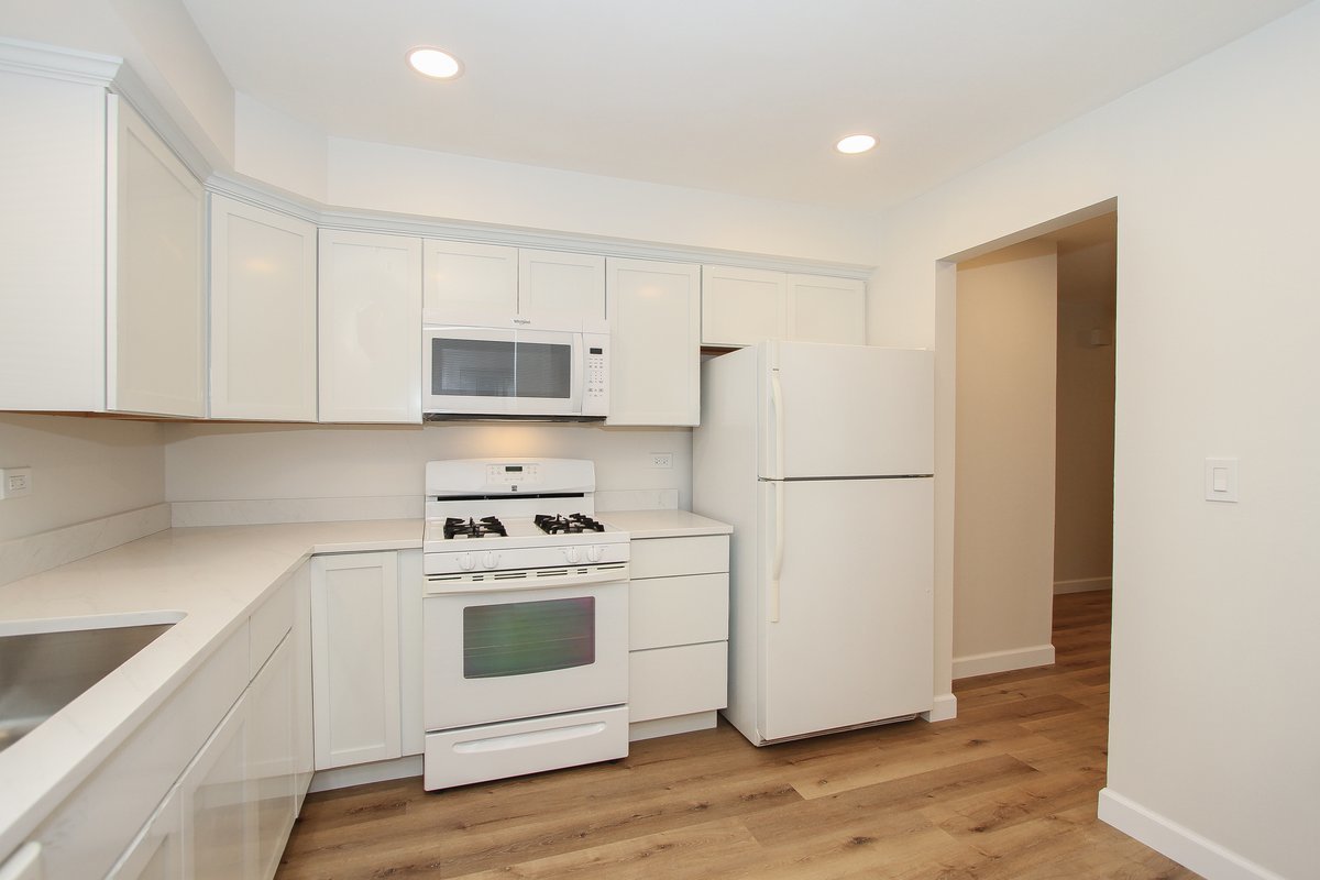 1122 Danvers Court, Schaumburg, IL 60193