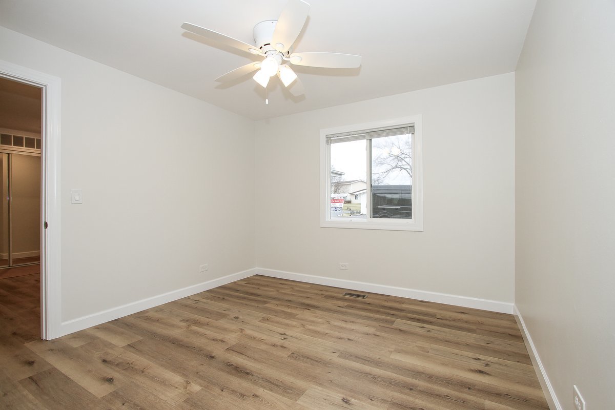 1122 Danvers Court, Schaumburg, IL 60193