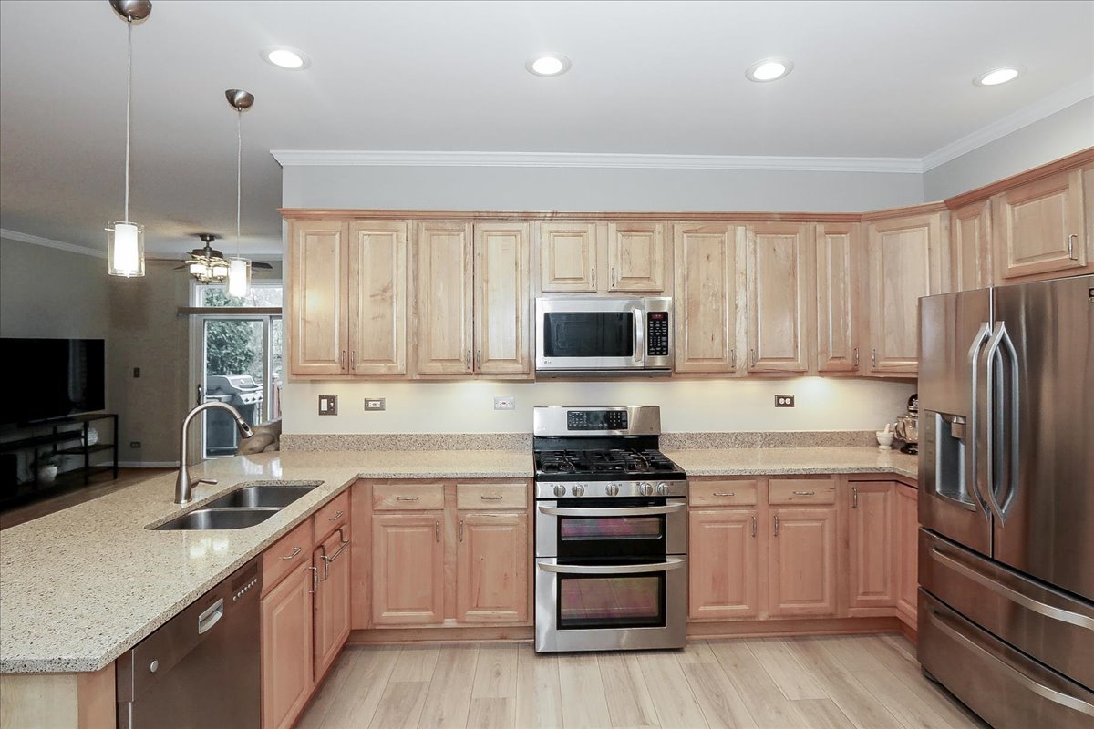 604 W Meadow Avenue, Lombard, IL 60148