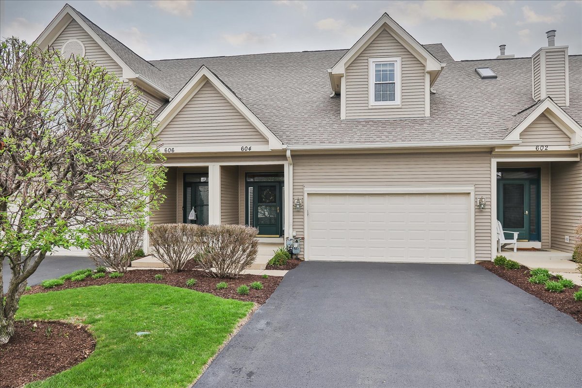 604 W Meadow Avenue, Lombard, IL 60148