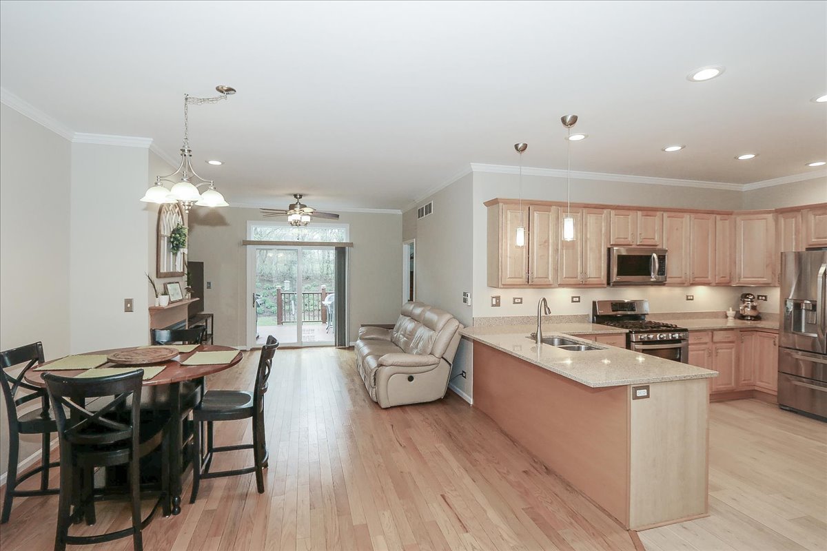 604 W Meadow Avenue, Lombard, IL 60148