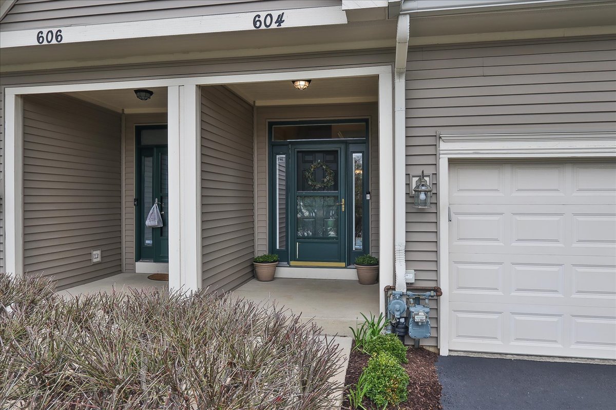 604 W Meadow Avenue, Lombard, IL 60148