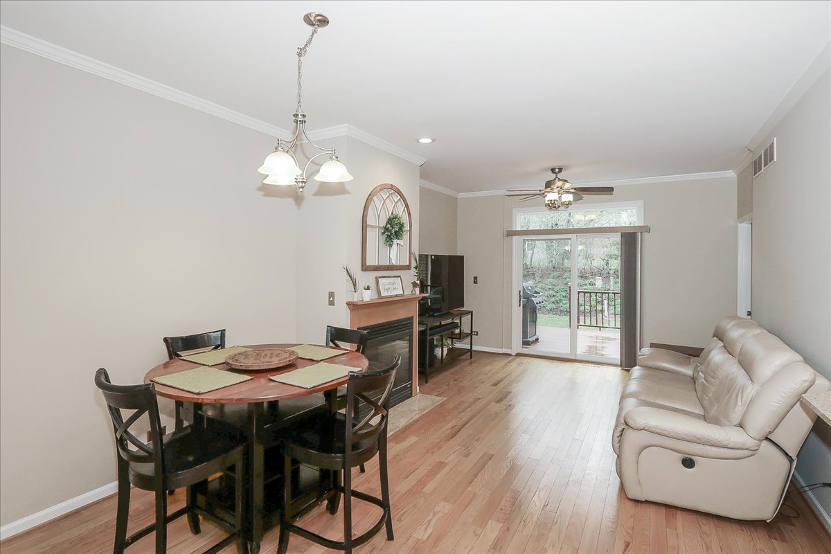 604 W Meadow Avenue, Lombard, IL 60148