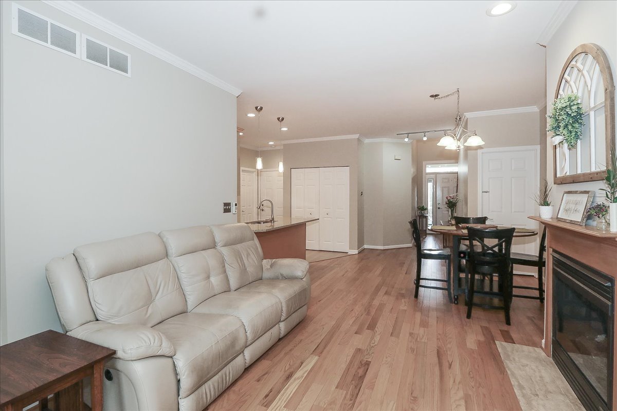 604 W Meadow Avenue, Lombard, IL 60148