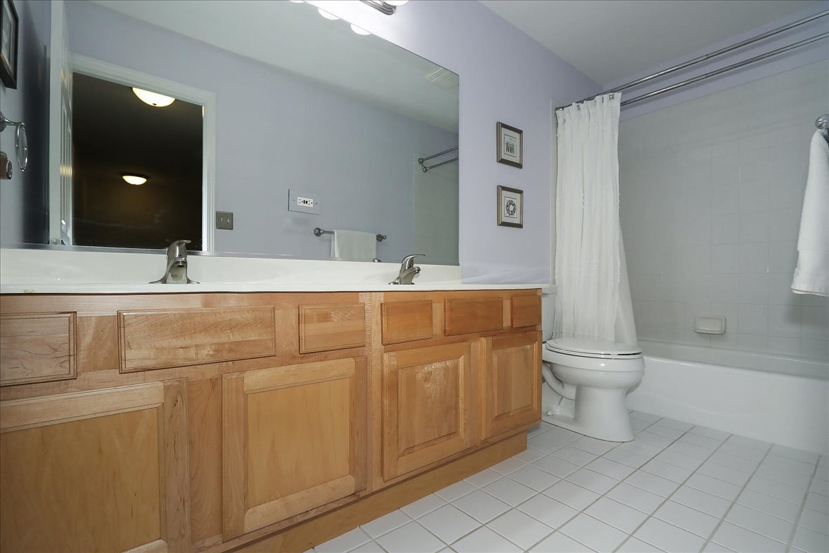 604 W Meadow Avenue, Lombard, IL 60148