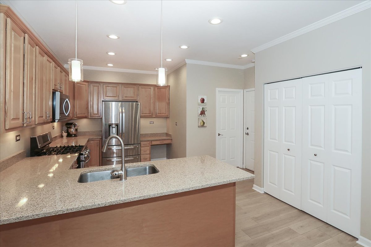 604 W Meadow Avenue, Lombard, IL 60148