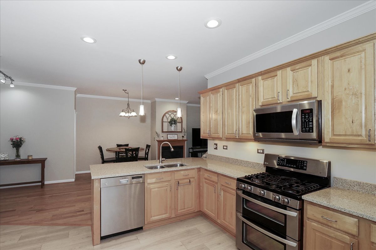 604 W Meadow Avenue, Lombard, IL 60148