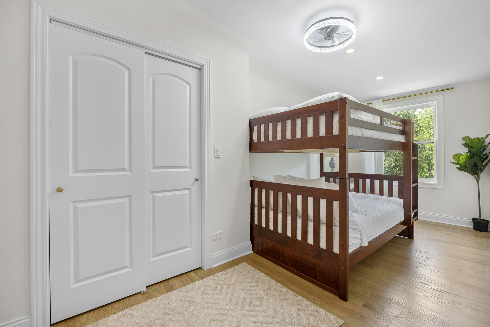 300 Geneva Road, Glen Ellyn, IL 60137