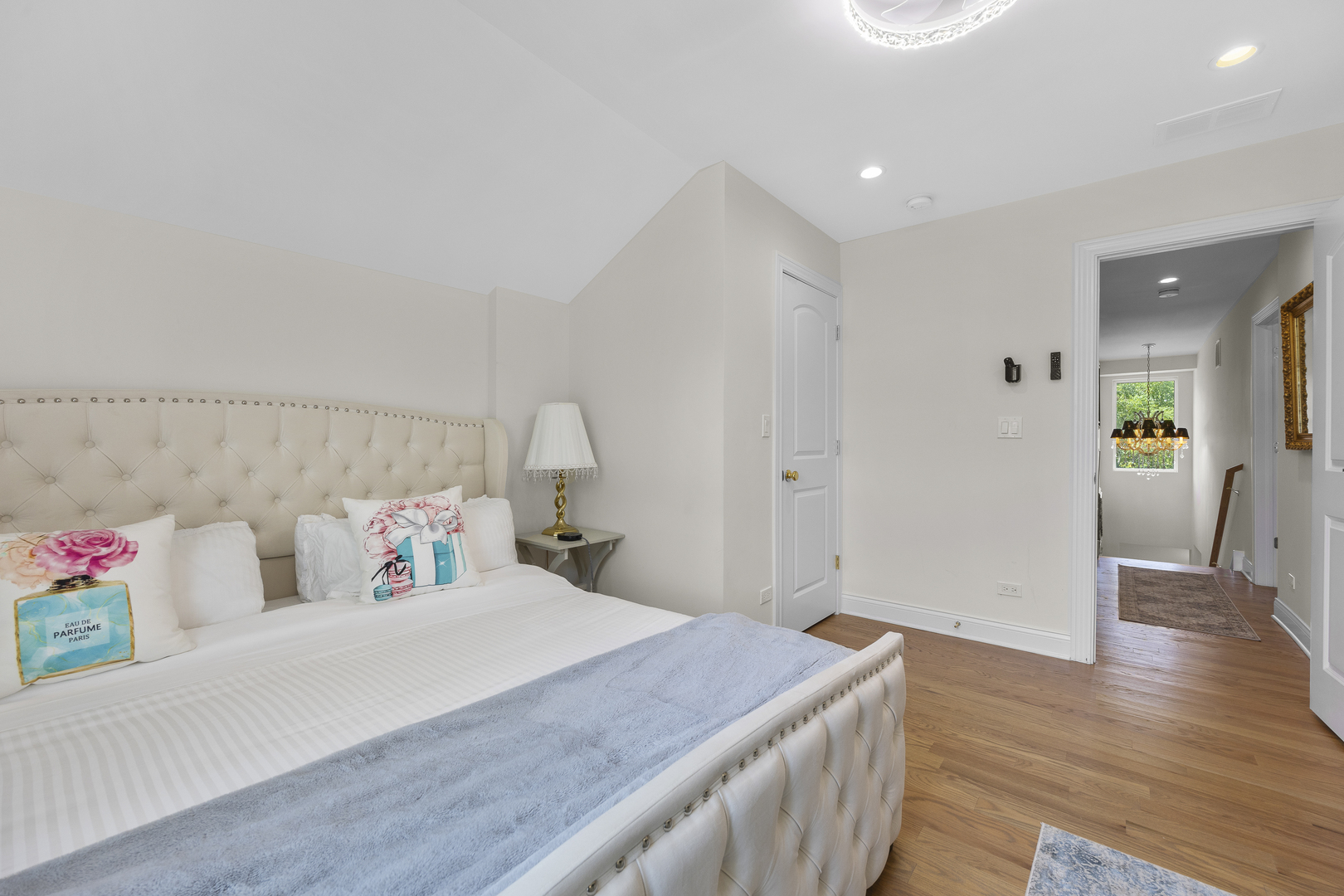 300 Geneva Road, Glen Ellyn, IL 60137