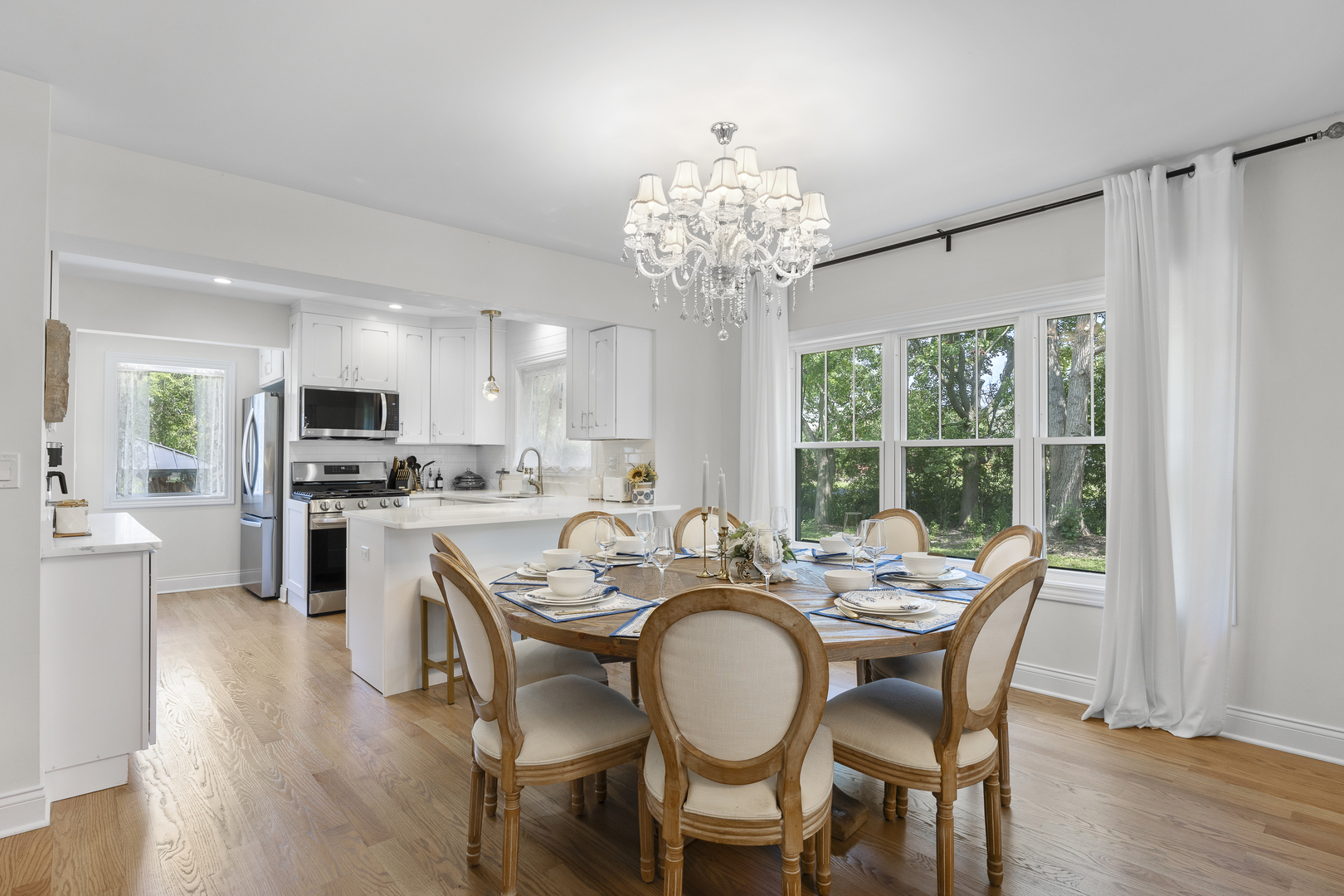 300 Geneva Road, Glen Ellyn, IL 60137