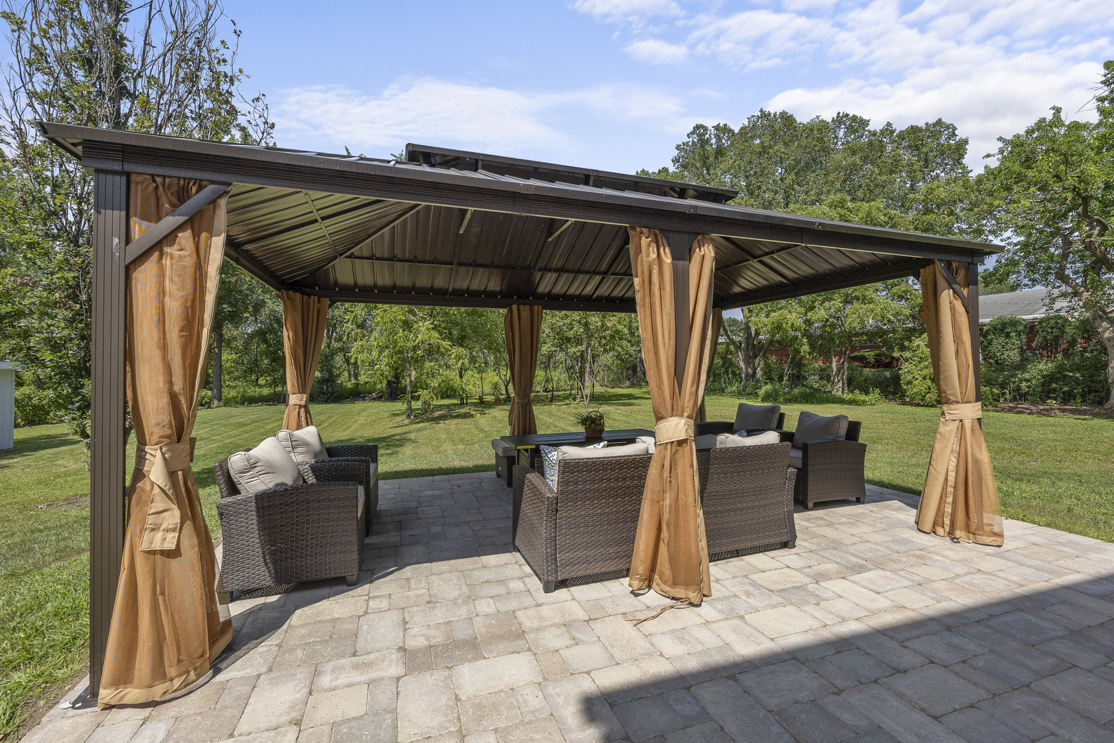 300 Geneva Road, Glen Ellyn, IL 60137