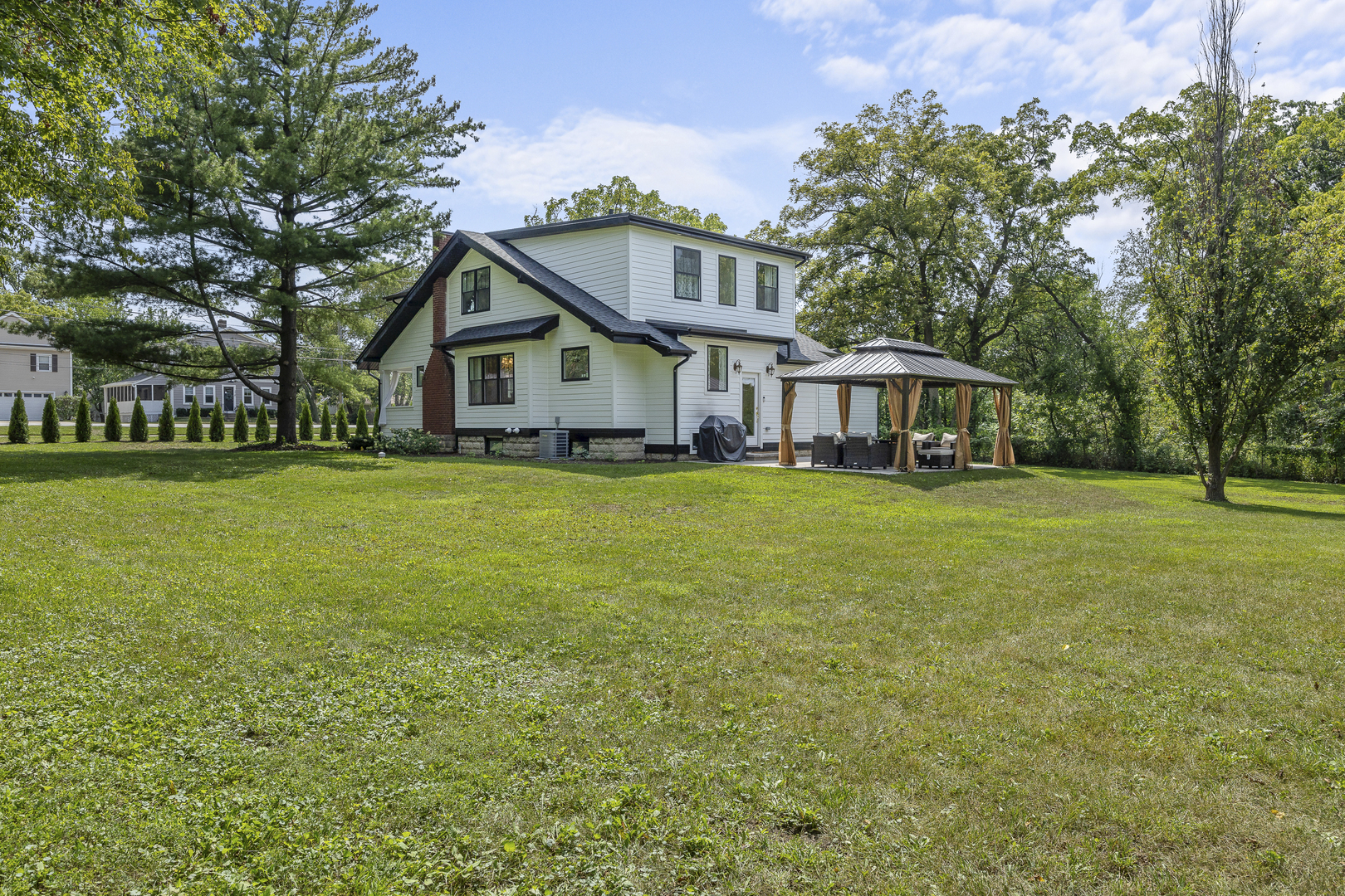 300 Geneva Road, Glen Ellyn, IL 60137