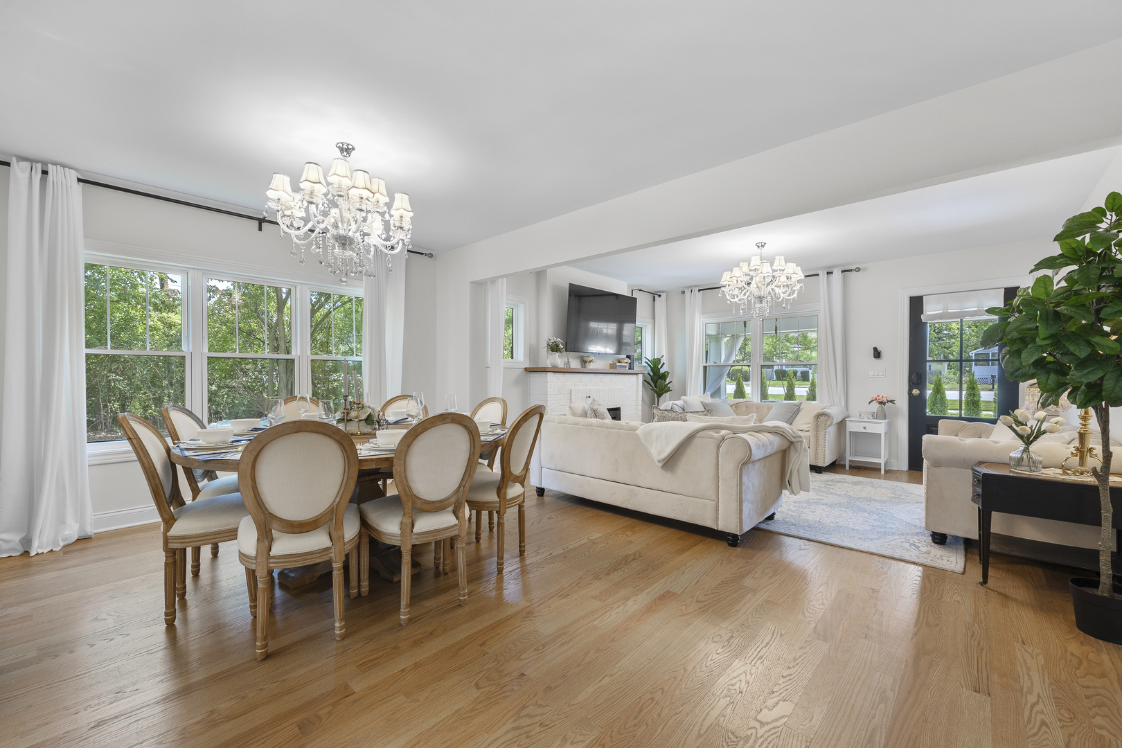 300 Geneva Road, Glen Ellyn, IL 60137