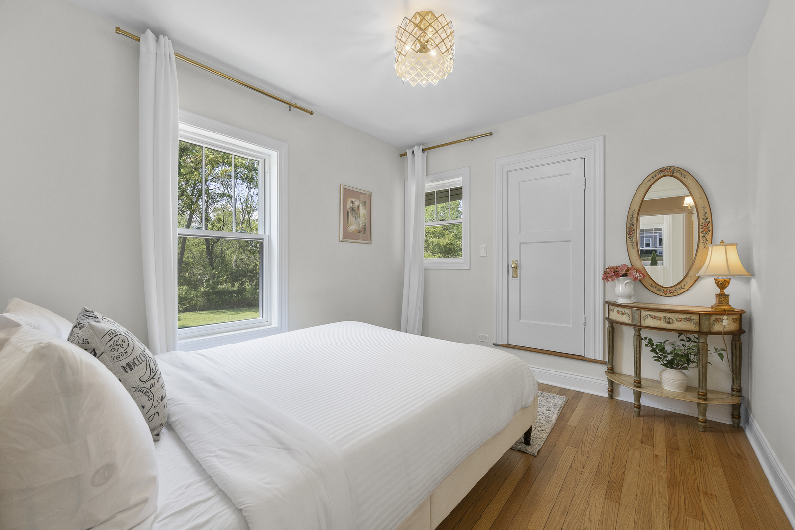 300 Geneva Road, Glen Ellyn, IL 60137