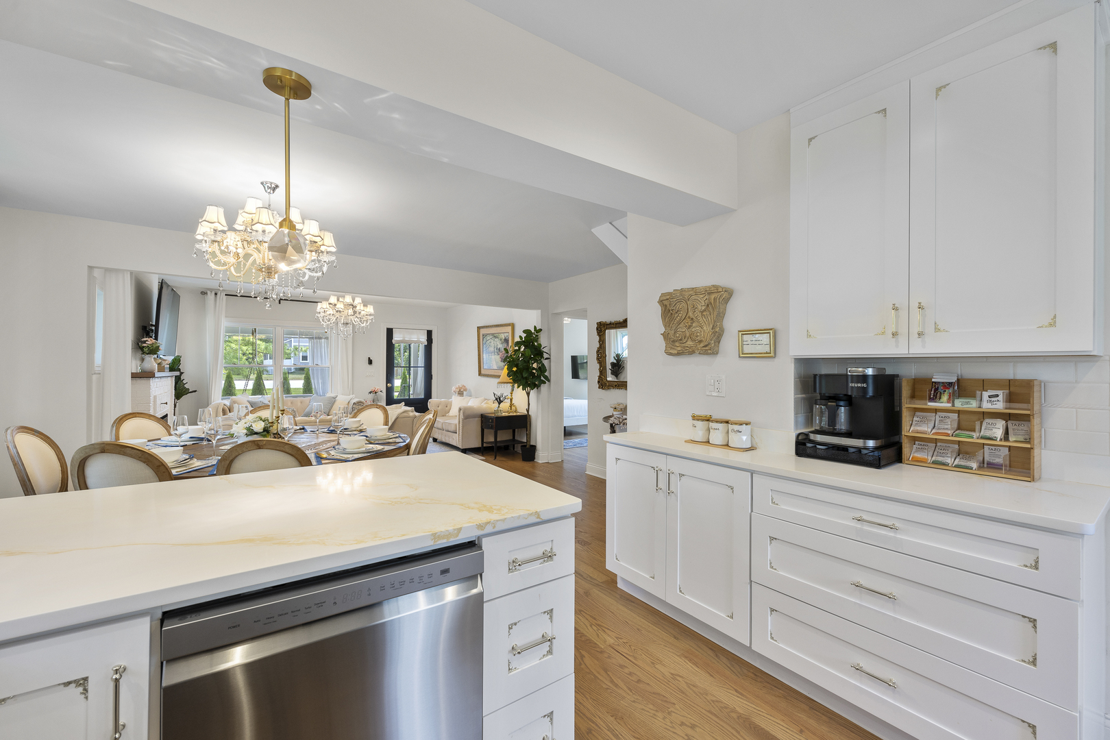 300 Geneva Road, Glen Ellyn, IL 60137