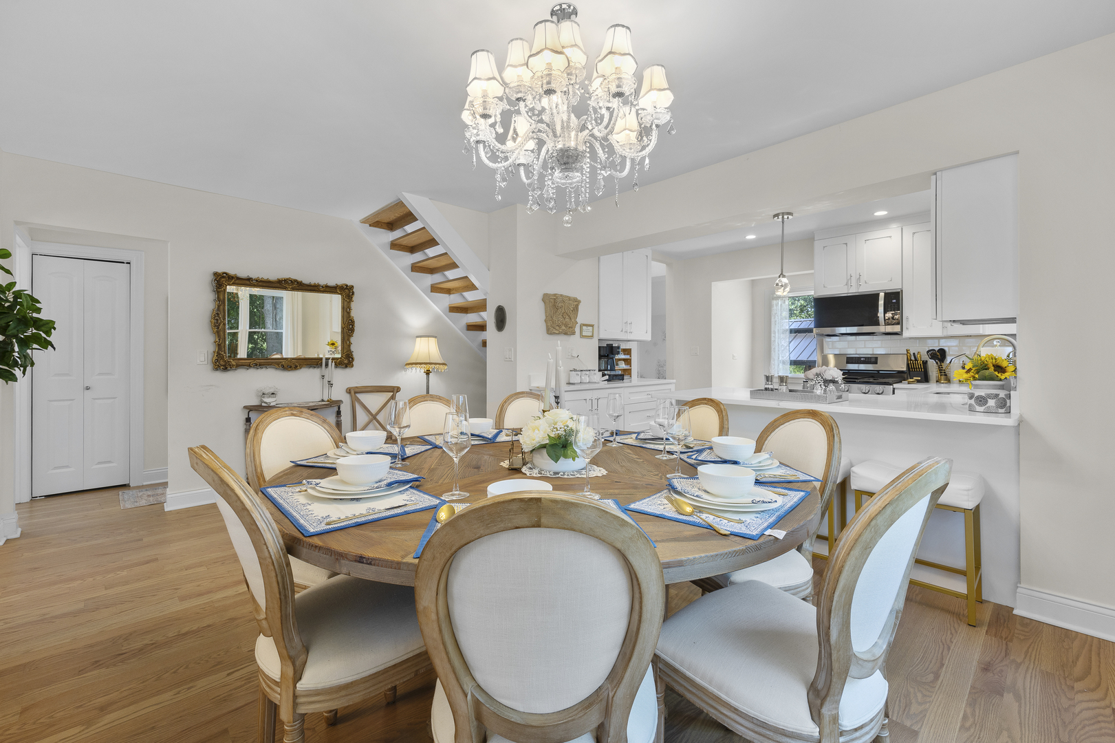 300 Geneva Road, Glen Ellyn, IL 60137