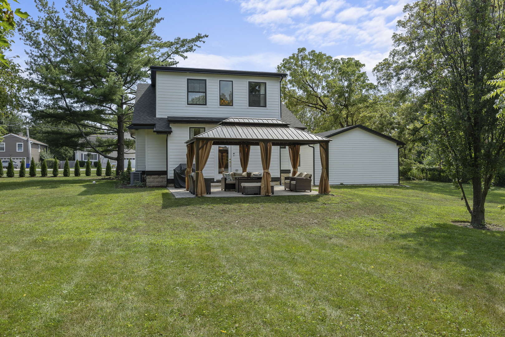 300 Geneva Road, Glen Ellyn, IL 60137