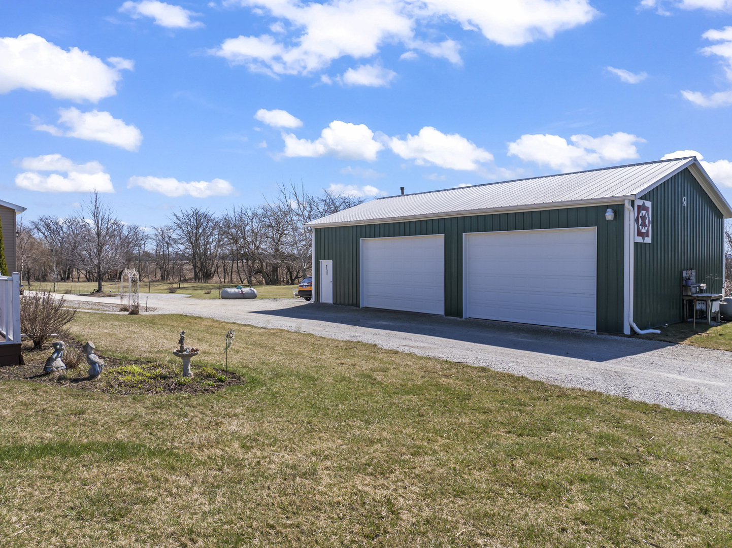 3015 N 1600 East Road, Clifton, IL 60927
