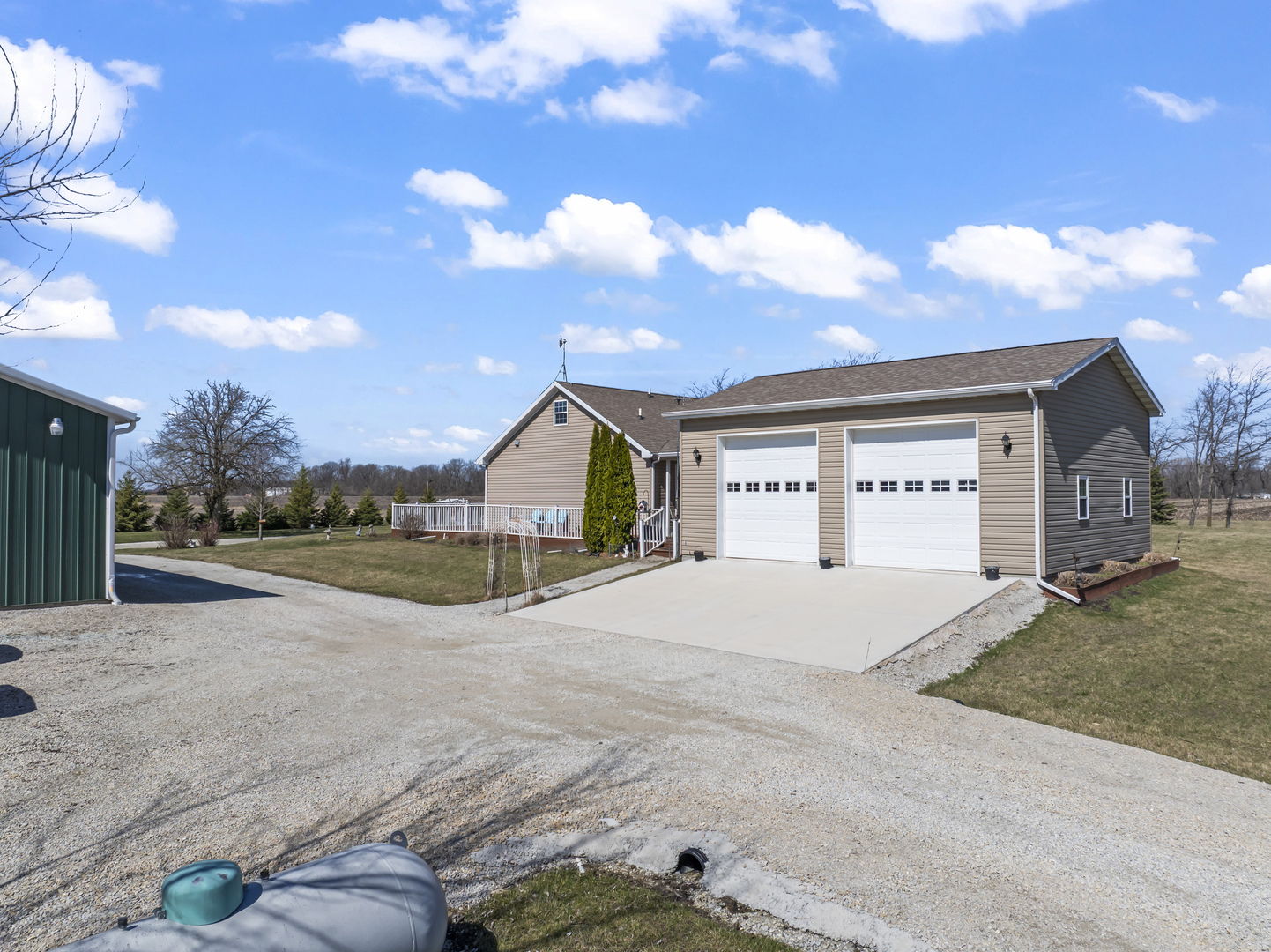 3015 N 1600 East Road, Clifton, IL 60927