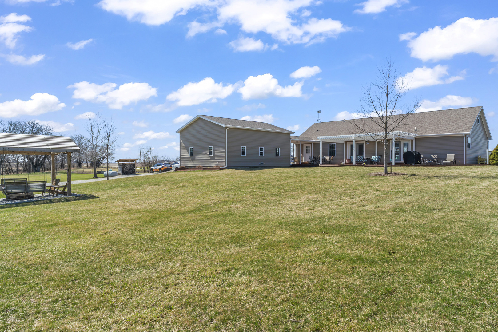 3015 N 1600 East Road, Clifton, IL 60927