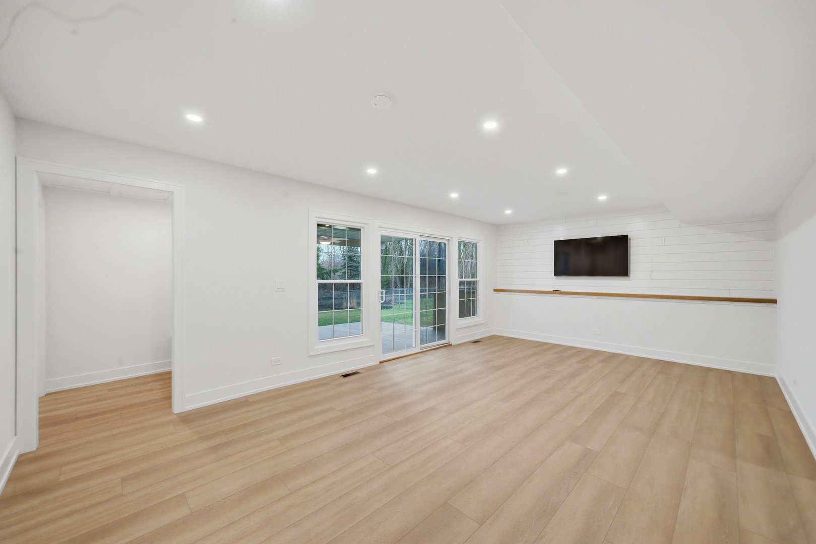 2S245 Mayfield Lane, Glen Ellyn, IL 60137