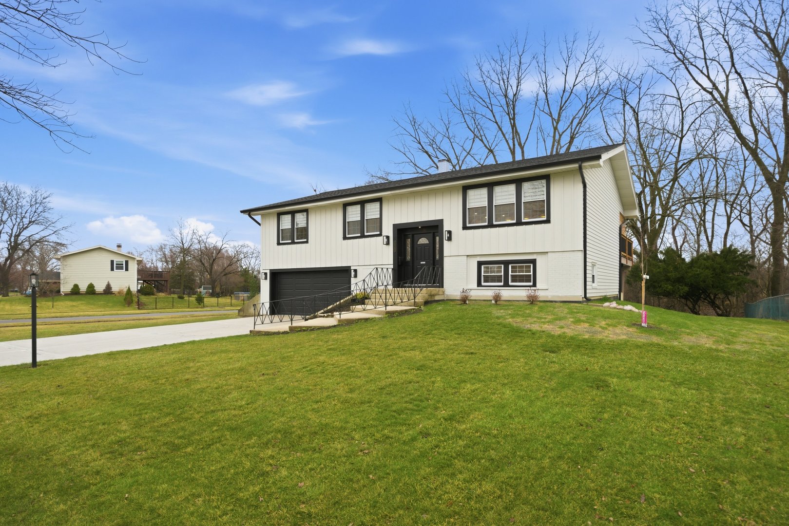 2S245 Mayfield Lane, Glen Ellyn, IL 60137