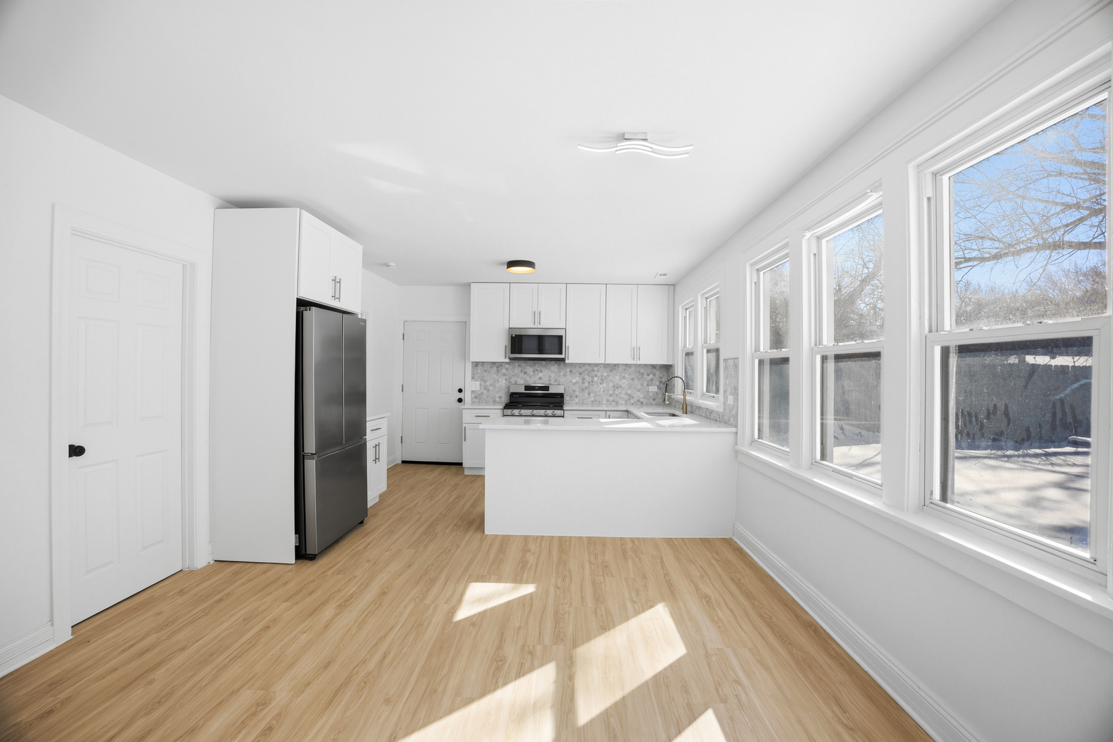 2908 Oakwood Avenue, McHenry, IL 60051