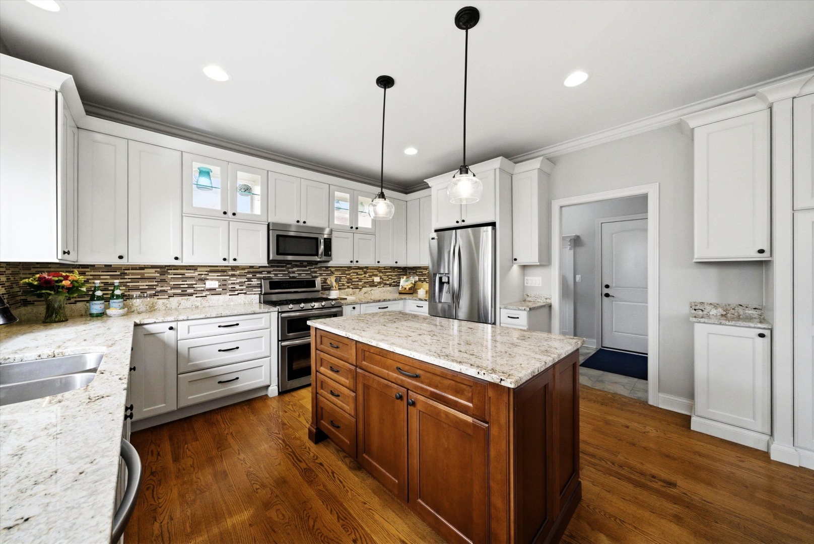 2061 Windham Circle, Wheaton, IL 60187