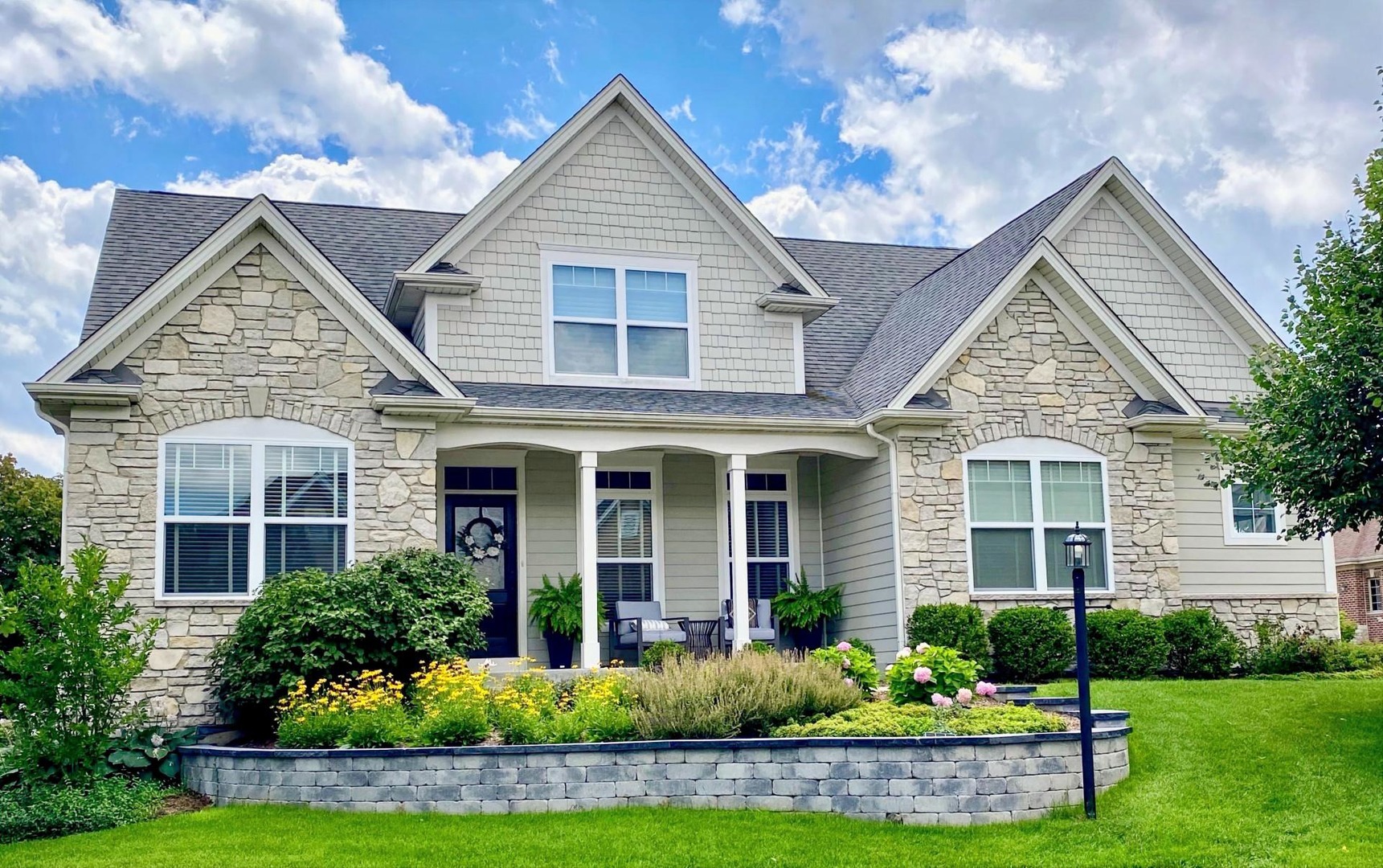 2061 Windham Circle, Wheaton, IL 60187