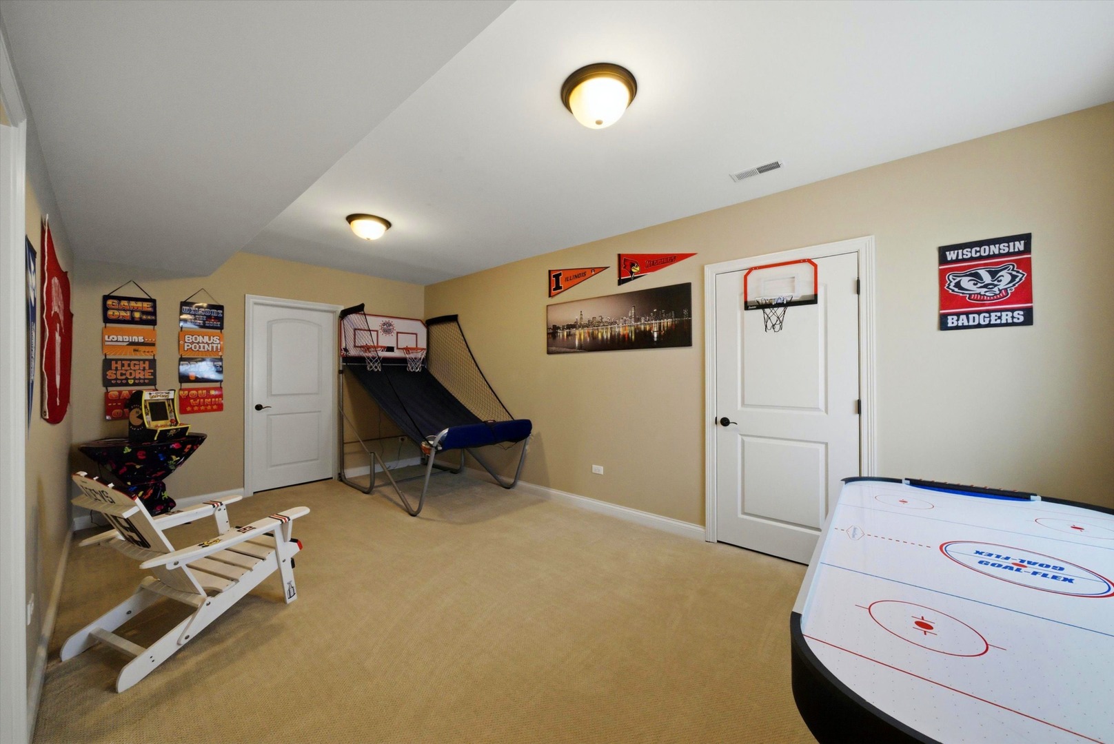 2061 Windham Circle, Wheaton, IL 60187