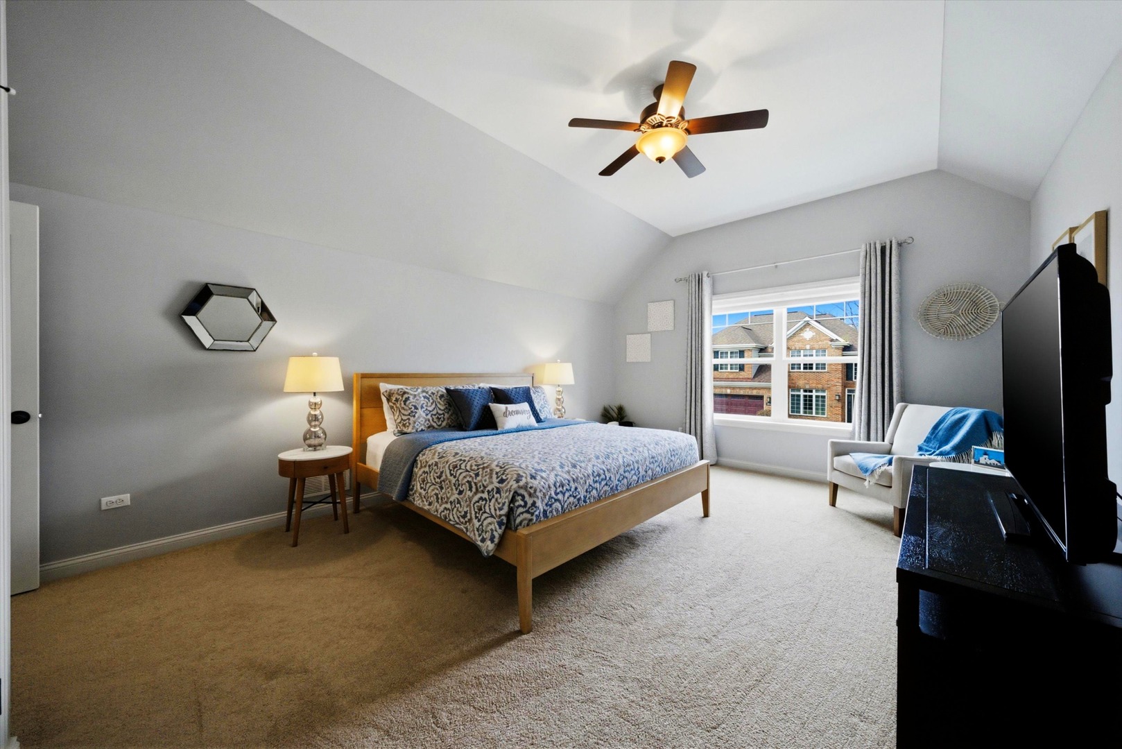 2061 Windham Circle, Wheaton, IL 60187