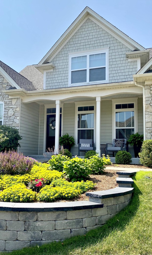 2061 Windham Circle, Wheaton, IL 60187