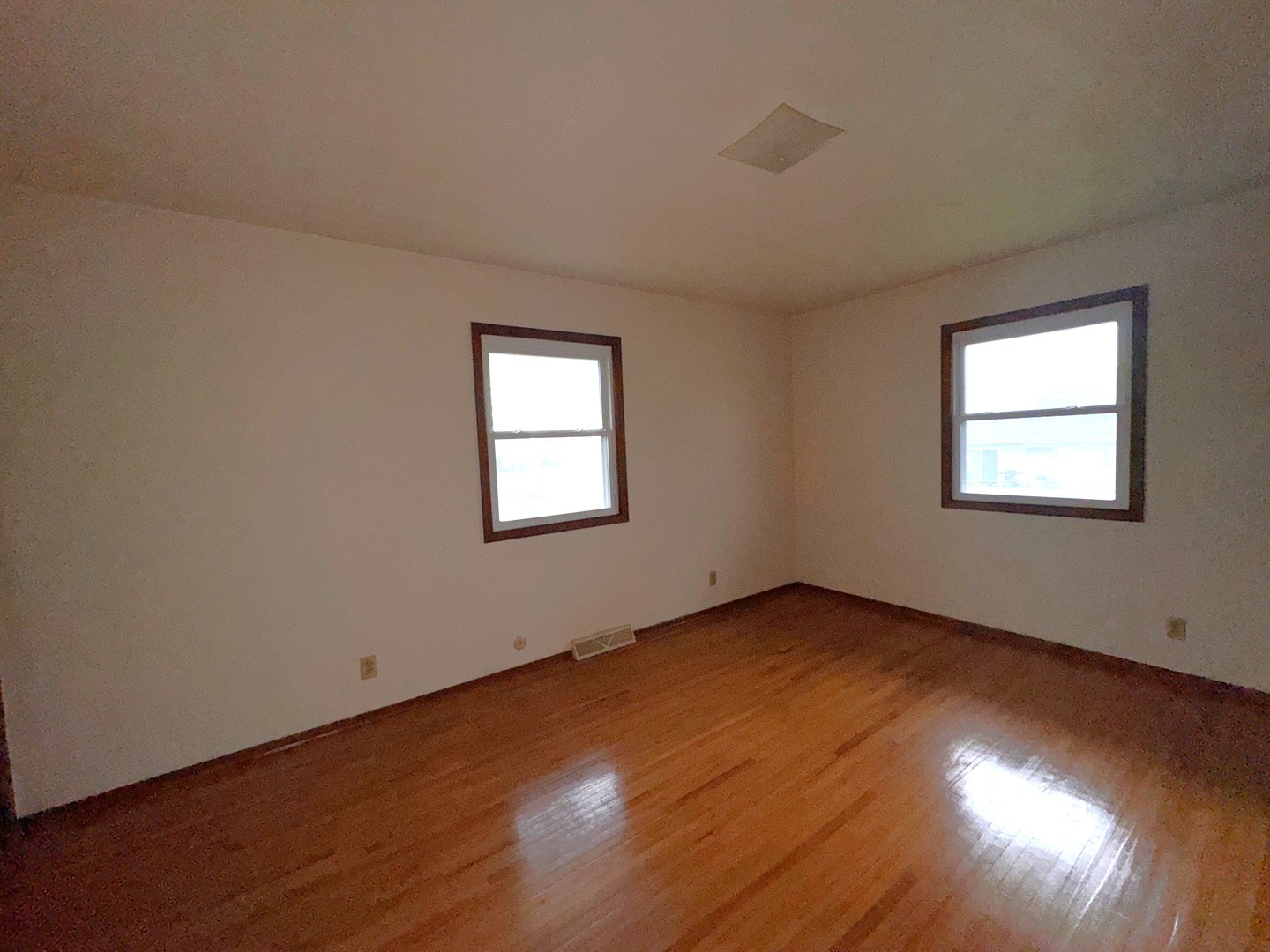 1108 N 1st Avenue, Canton, IL 61520