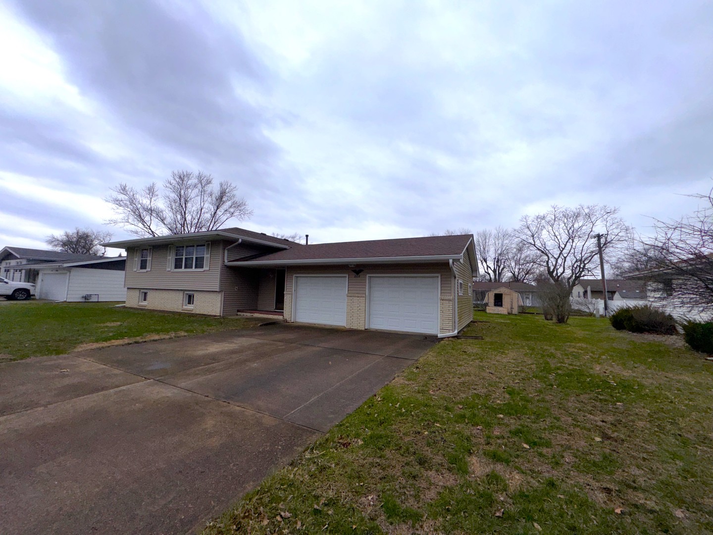 1108 N 1st Avenue, Canton, IL 61520