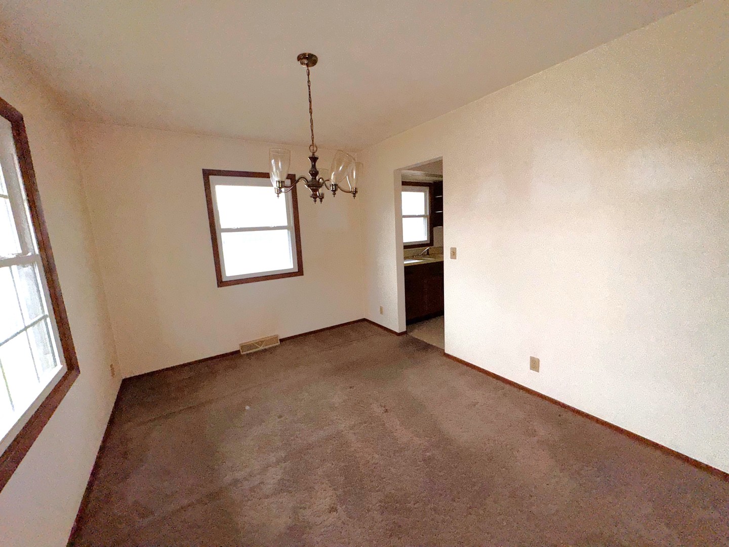 1108 N 1st Avenue, Canton, IL 61520