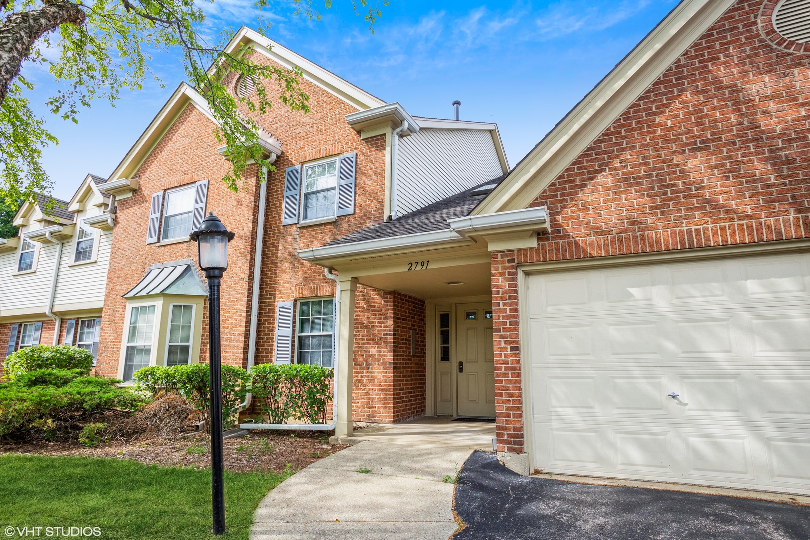 2791 Green Bridge Court #V2, Schaumburg, IL 60194