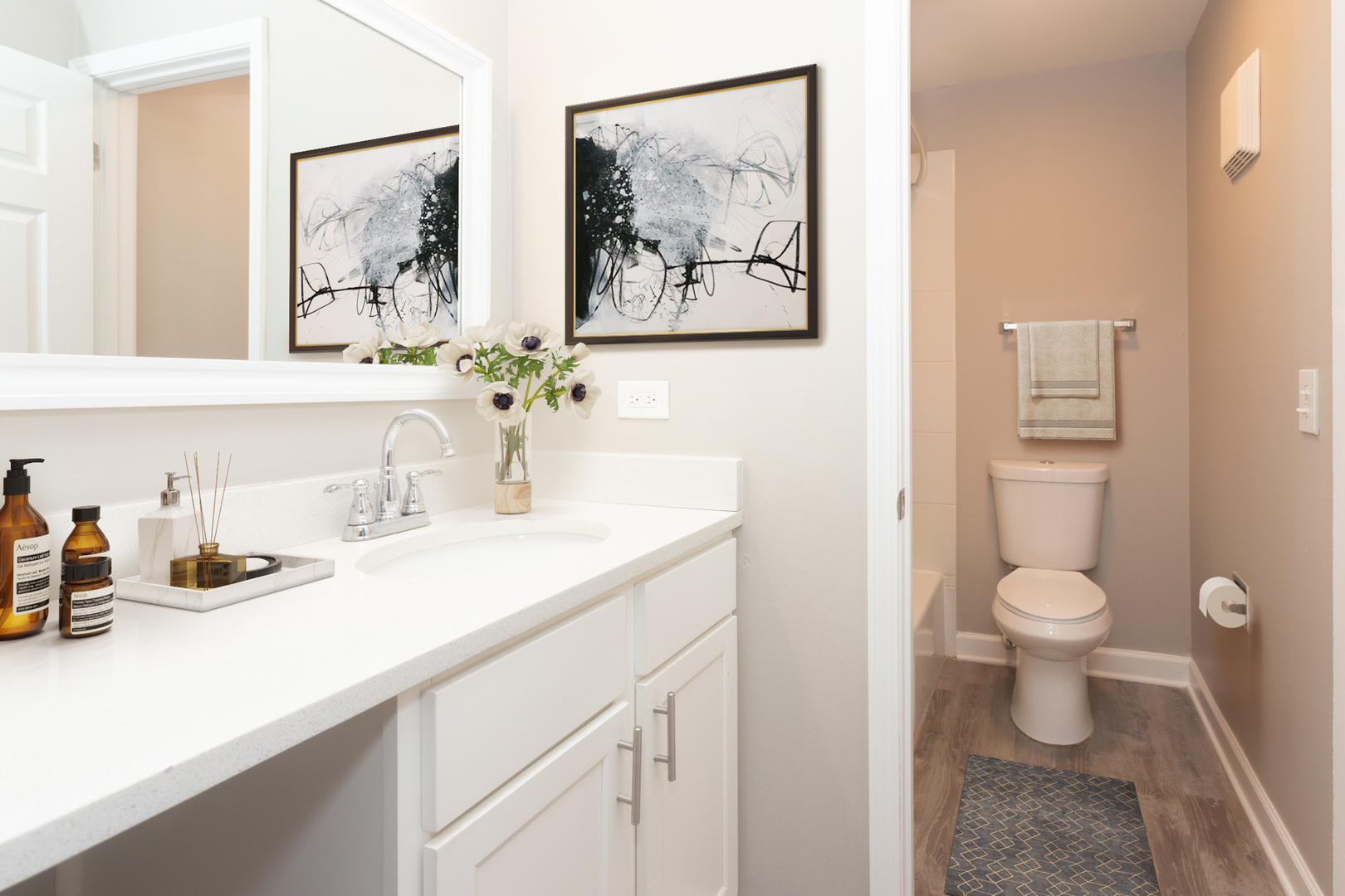 4400 W Lake Avenue #202B, Glenview, IL 60026