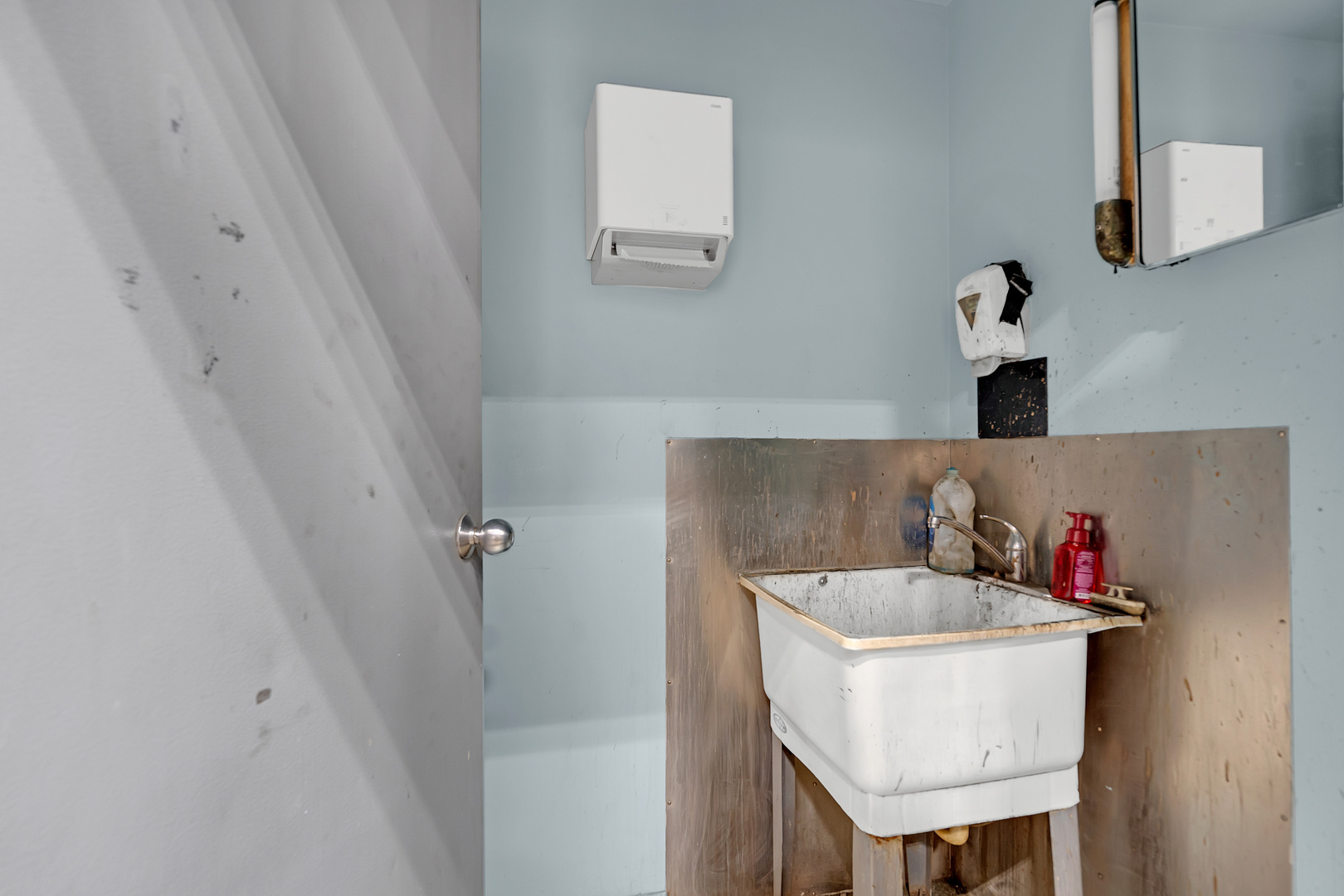 4021 MAIN Street, McHenry, IL 60050