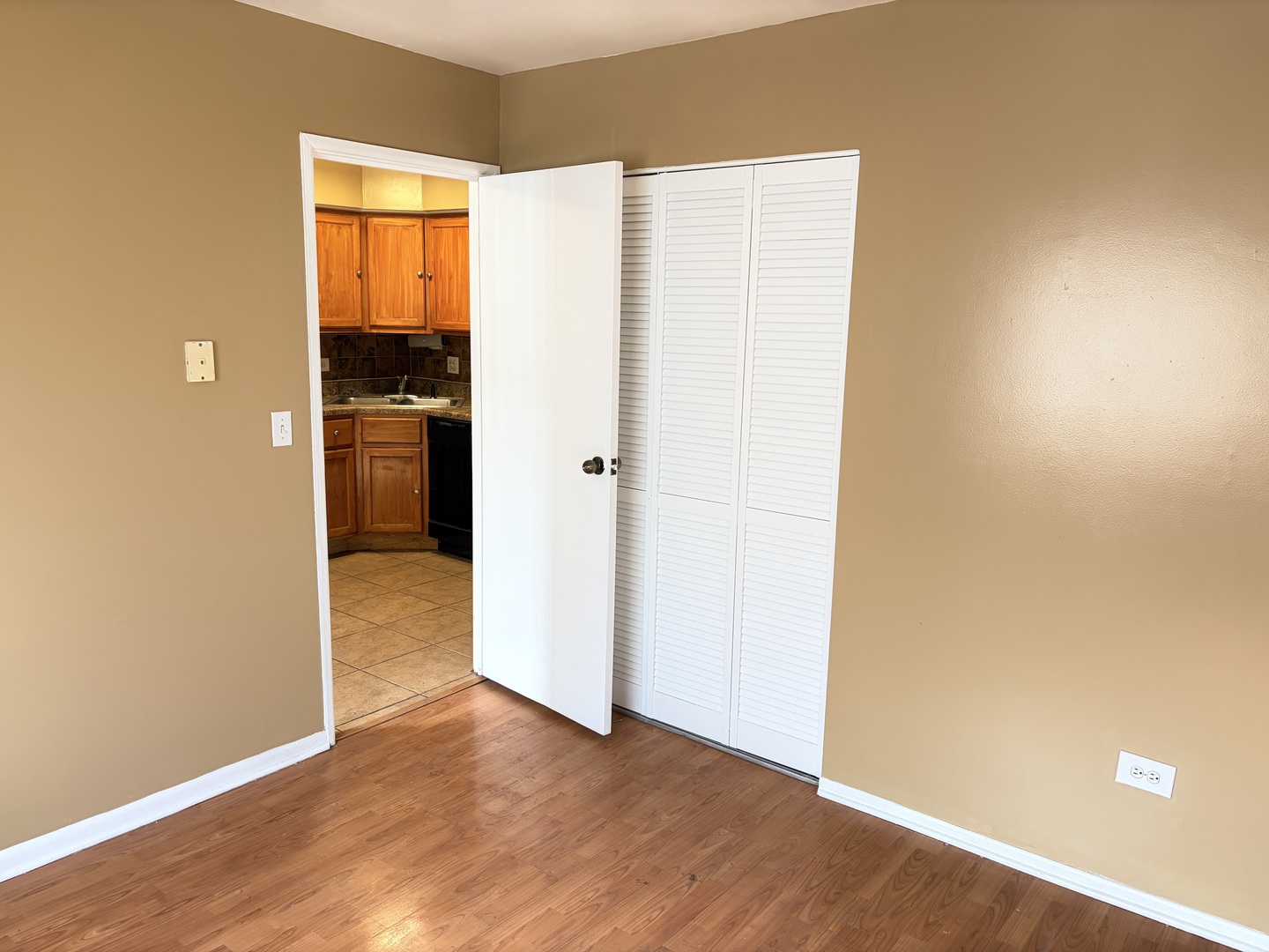 9802 Bianco Terrace #1A, Des Plaines, IL 60016