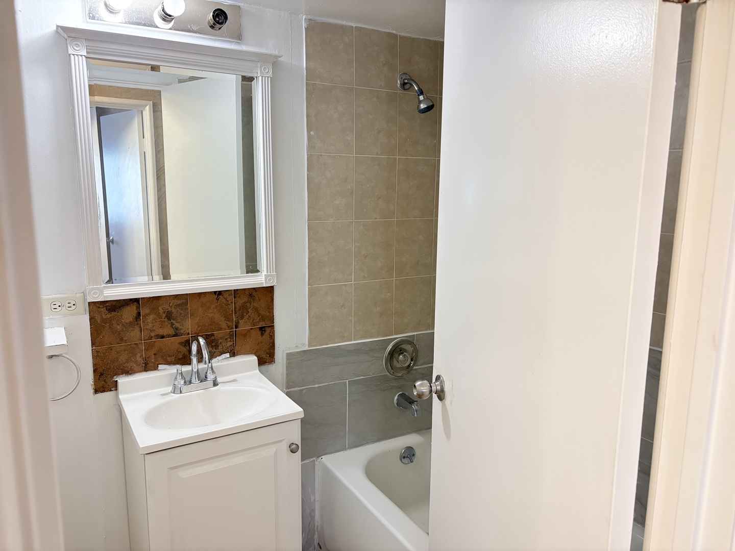 9802 Bianco Terrace #1A, Des Plaines, IL 60016